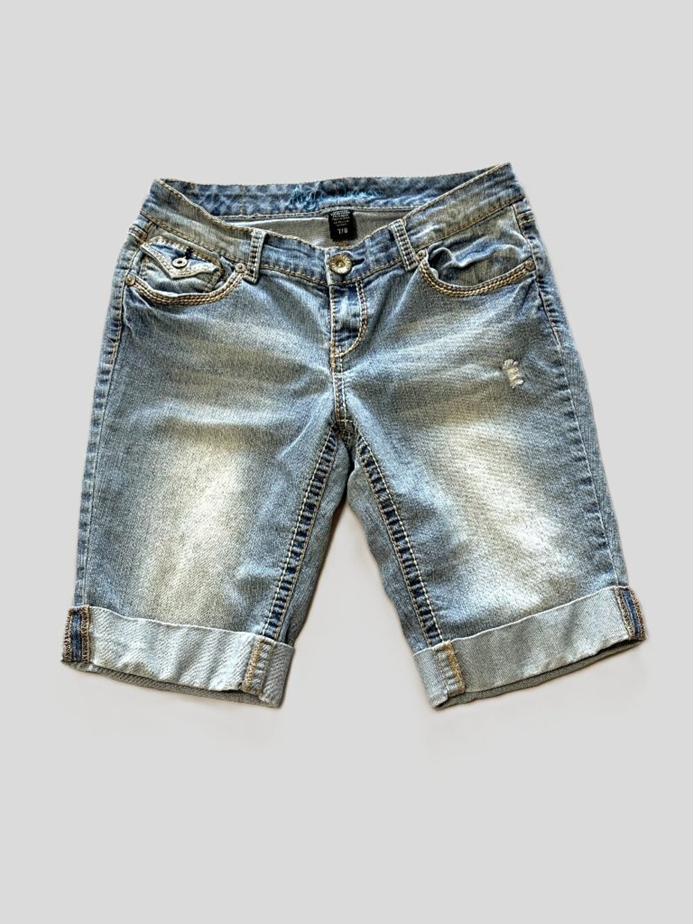 Ariya Jeans Women Y2K Style Bermuda Shorts Distressed Retro Vibe Size 7/8